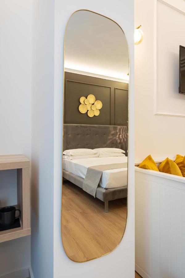 Toledo Relais Suites - By Pera Rooms Collection Naples Luaran gambar